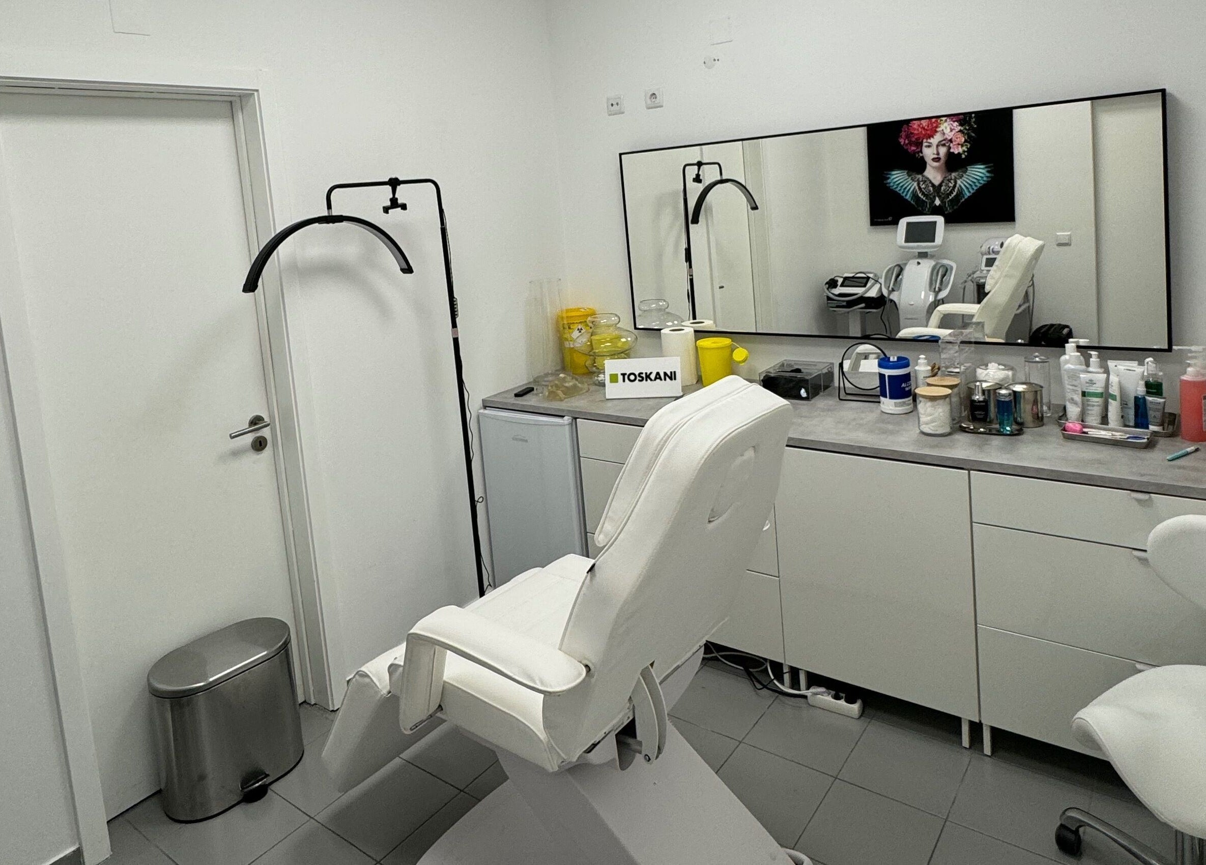 Sala de estética moderna em Lorrana Cardoso - Estética Avançada, Moscavide, Lisboa, PT.