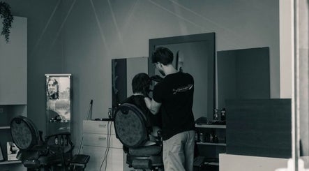 Barbearia Ortiz Haircuts图像2