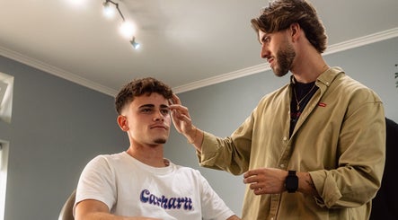 Barbearia Ortiz Haircuts图像3