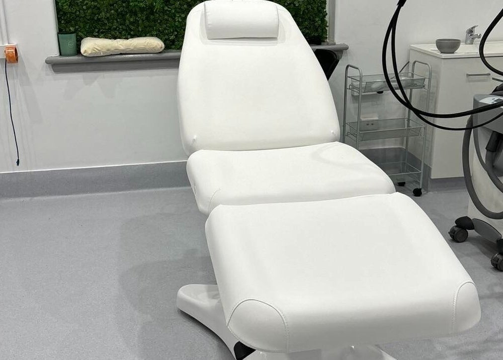 Tranquil treatment room at TMC Lifestyle & Aesthetics, Wagga Wagga, New South Wales, AU, with white spa chair.