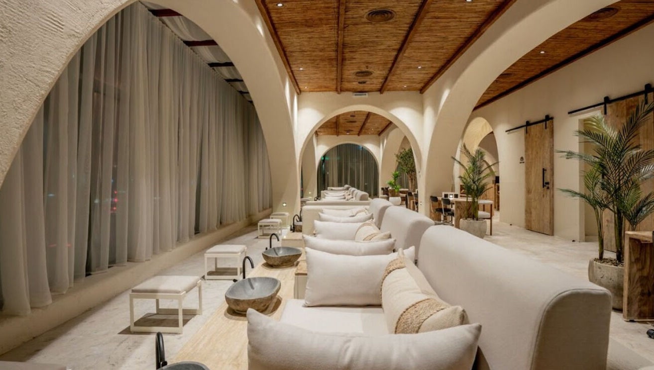 Relaxing lounge area with elegant archways at Yoush Spa, Riyadh, Riyadh Province, SA, offering a tranquil retreat.