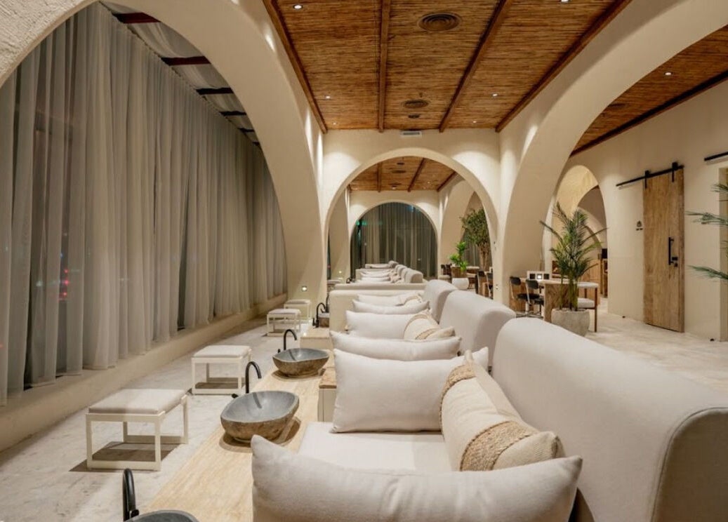 Relaxing lounge area with elegant archways at Yoush Spa, Riyadh, Riyadh Province, SA, offering a tranquil retreat.