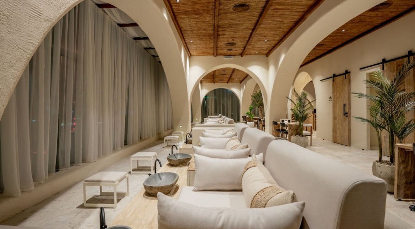 Relaxing lounge area with elegant archways at Yoush Spa, Riyadh, Riyadh Province, SA, offering a tranquil retreat.