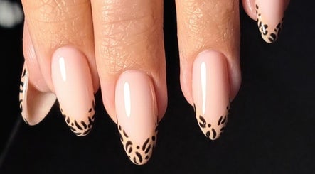 Diamond Nails slika 2