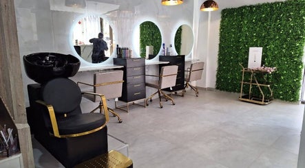The Glam Lounge