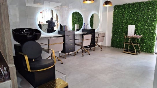 The Glam Lounge