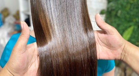 Cabelo liso e brilhante tratado no ANDRELIFAIFER, Viseu, Portugal, PT, destacando cuidado profissional.