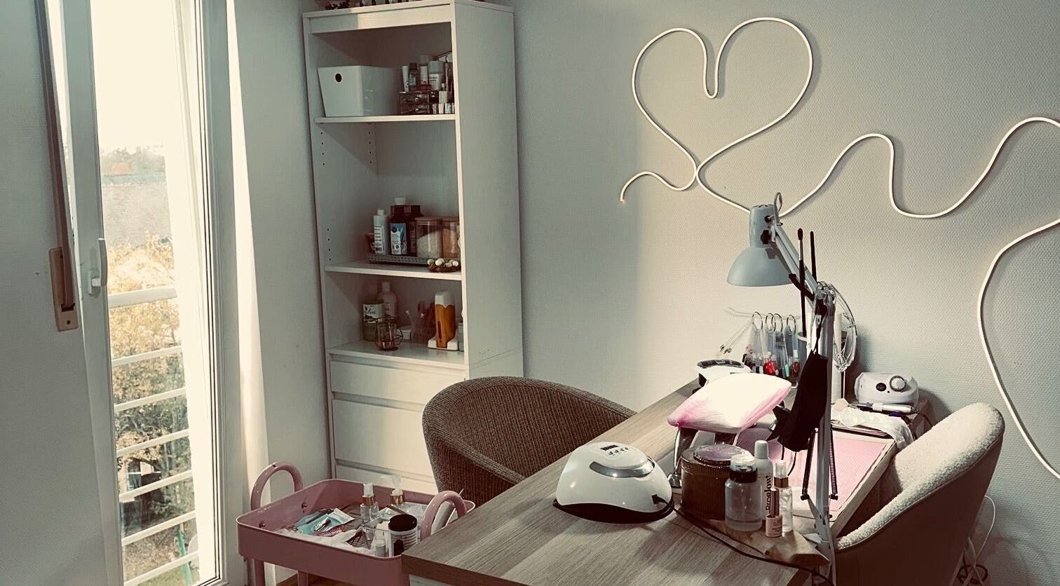 Salle élégante de Francis Nails Luxury, Schifflange, Luxembourg, pour soins de beauté et bien-être.