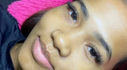 Luxeyes Eyelash Extensions image 3