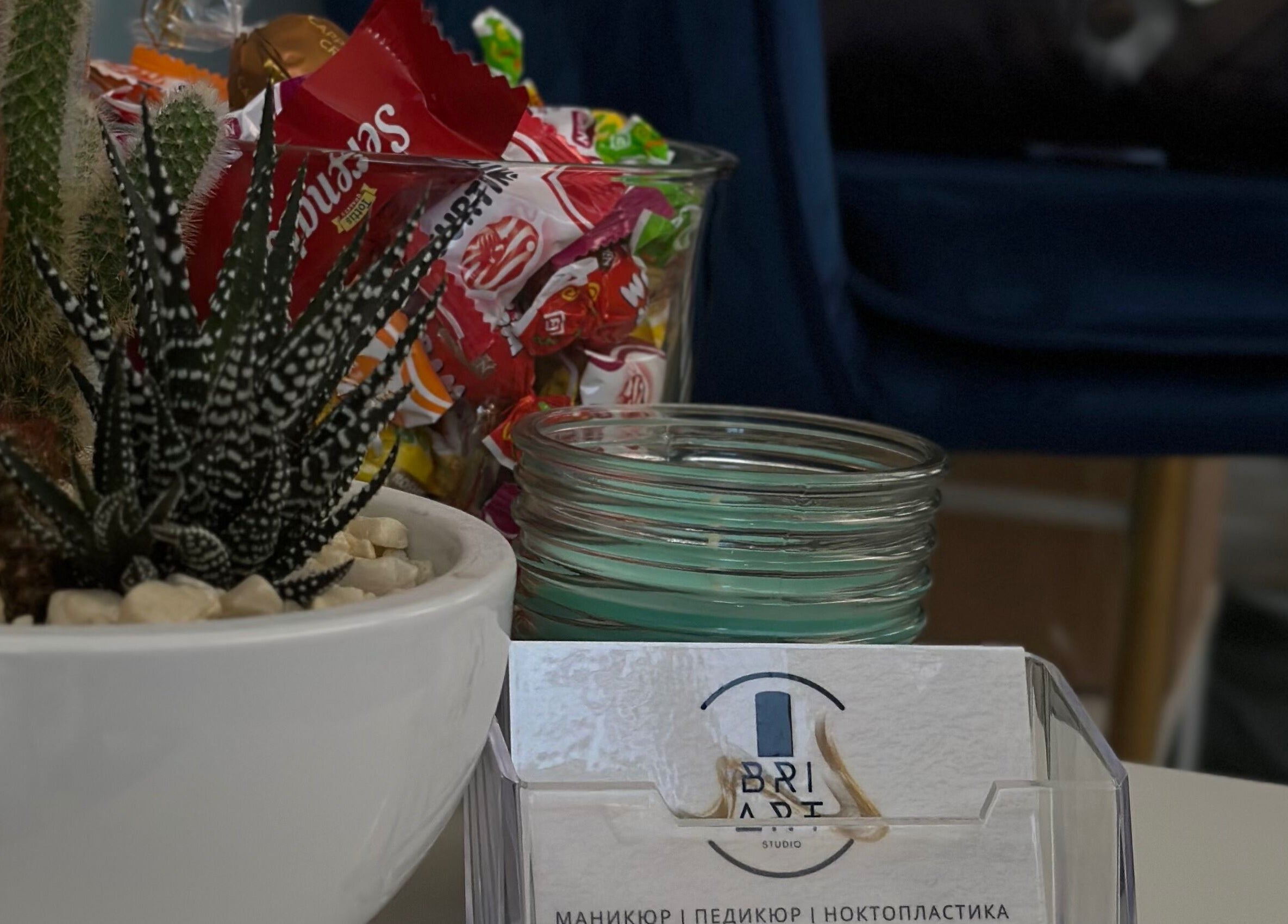 Композиция с растения и свещ в Bri Art Studio, Варна, BG.