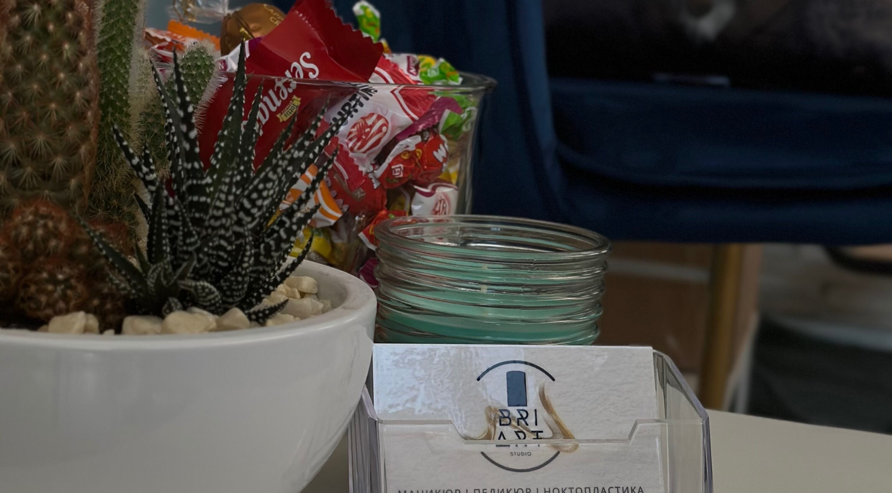 Композиция с растения и свещ в Bri Art Studio, Варна, BG.