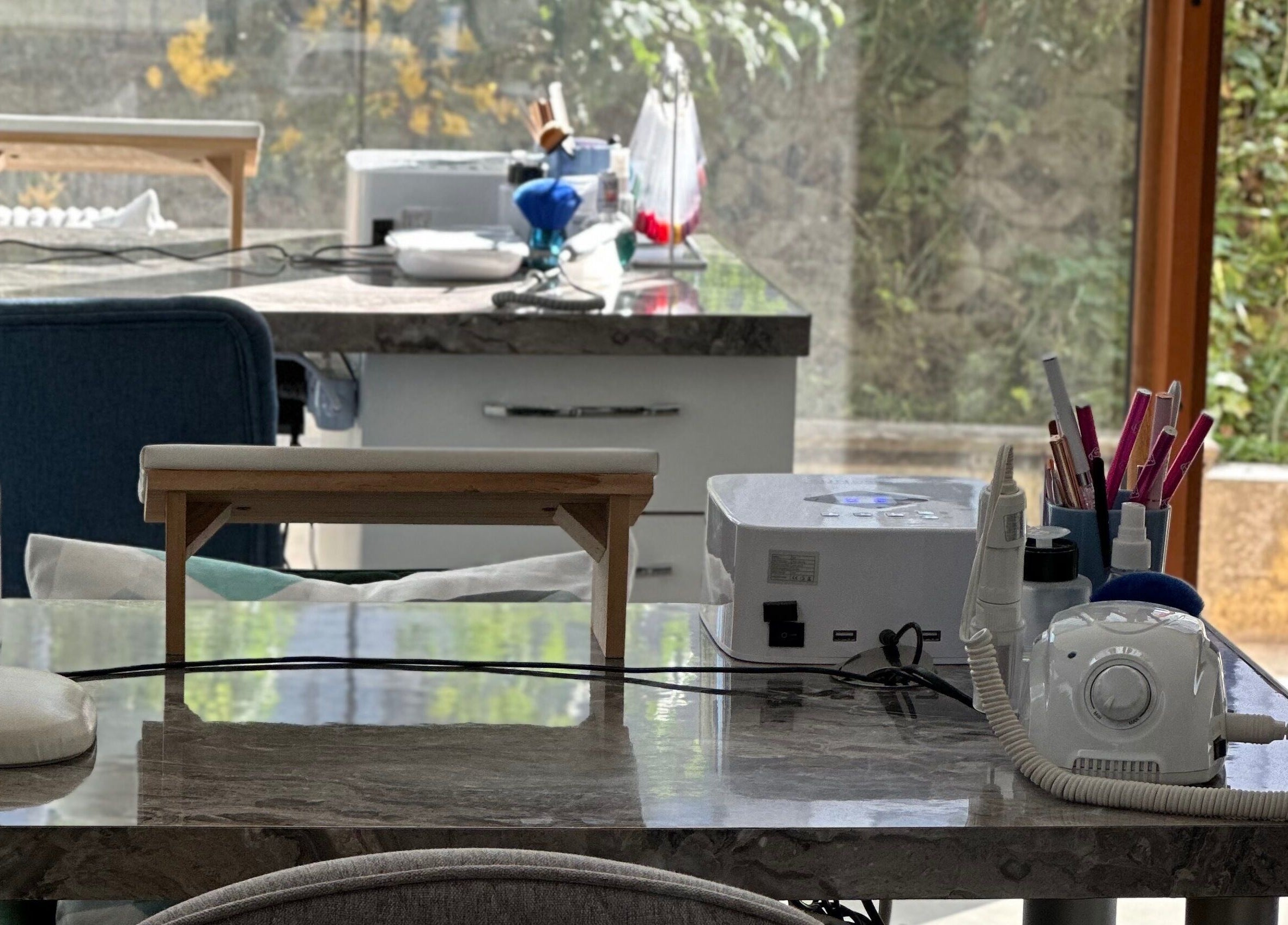 Салон в Bri Art Studio, Варна, Варна, BG за маникюр и педикюр, вид обгърнат от природа.