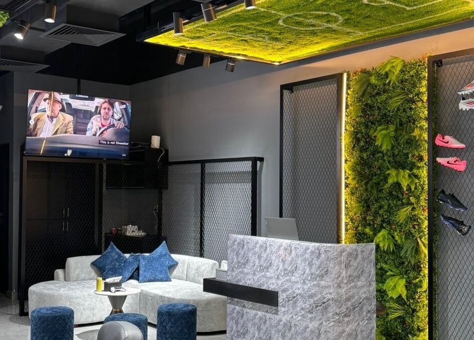 Contemporary lounge area at Fade Oclock Barbershop, Dubai, Dubai, AE featuring modern decor and seating.