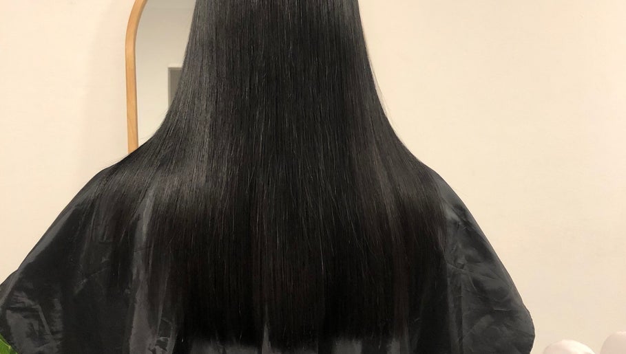 Luizza Straightening & Lashes image 1