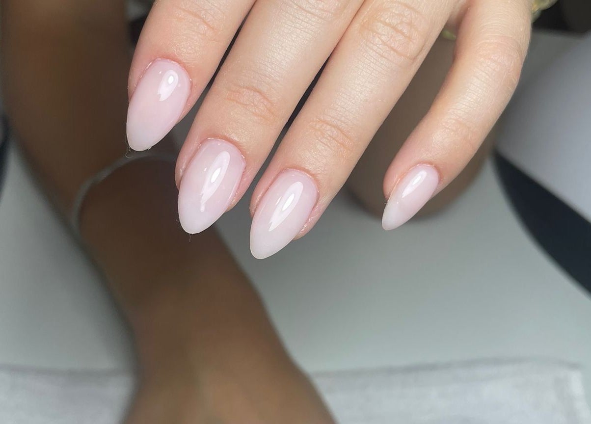 Manicure sofisticada em Thaís Lima | STUDIO BELLUS, Braga, Braga, PT. Unhas em tom pastel.