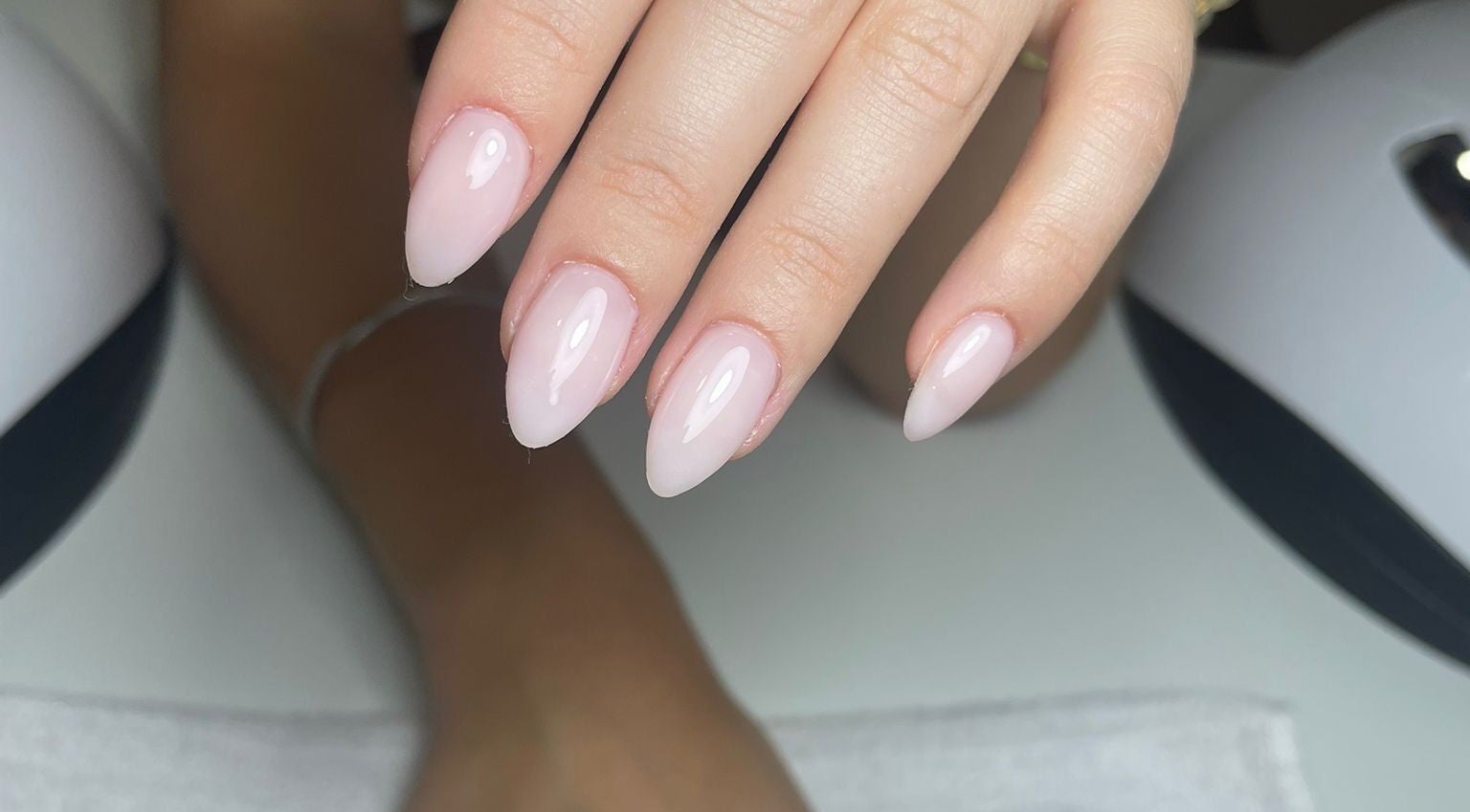 Manicure sofisticada em Thaís Lima | STUDIO BELLUS, Braga, Braga, PT. Unhas em tom pastel.