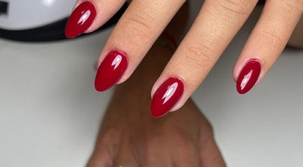 Unhas vermelhas elegantes no Thaís Lima | STUDIO BELLUS em Braga, Braga, PT.