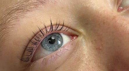Lash Essence By Lyss image 3