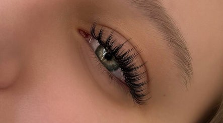 Lushaura Lash Studio