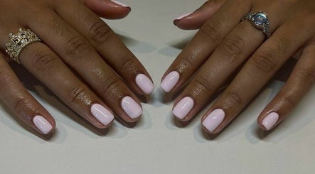 preciousnailstudio image 2