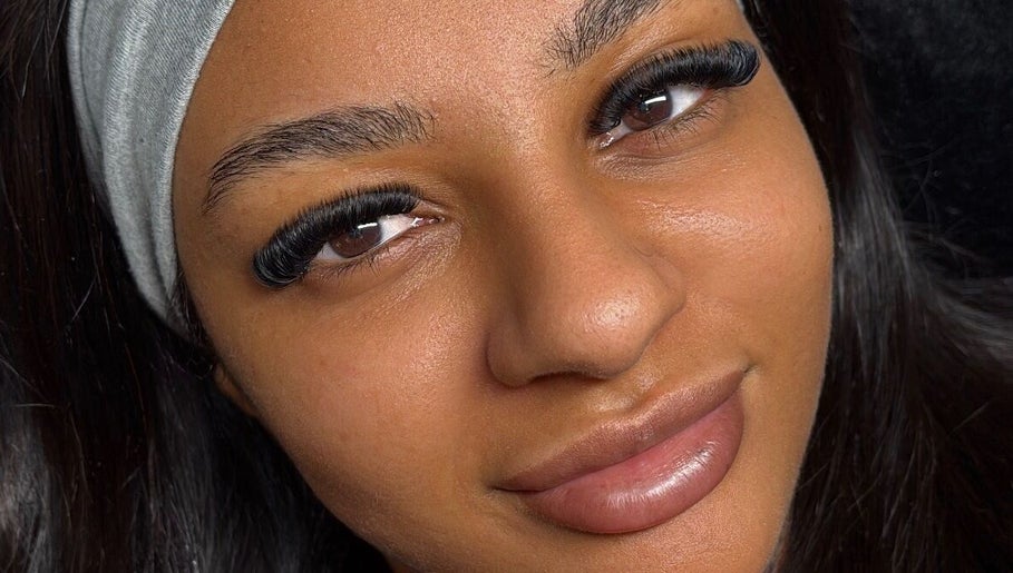 Lashed By Kaylee, bilde 1