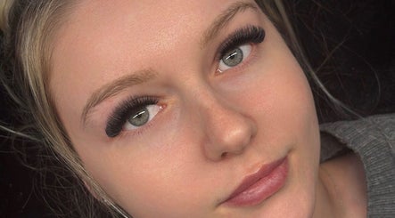 Lashed By Kaylee, bilde 3