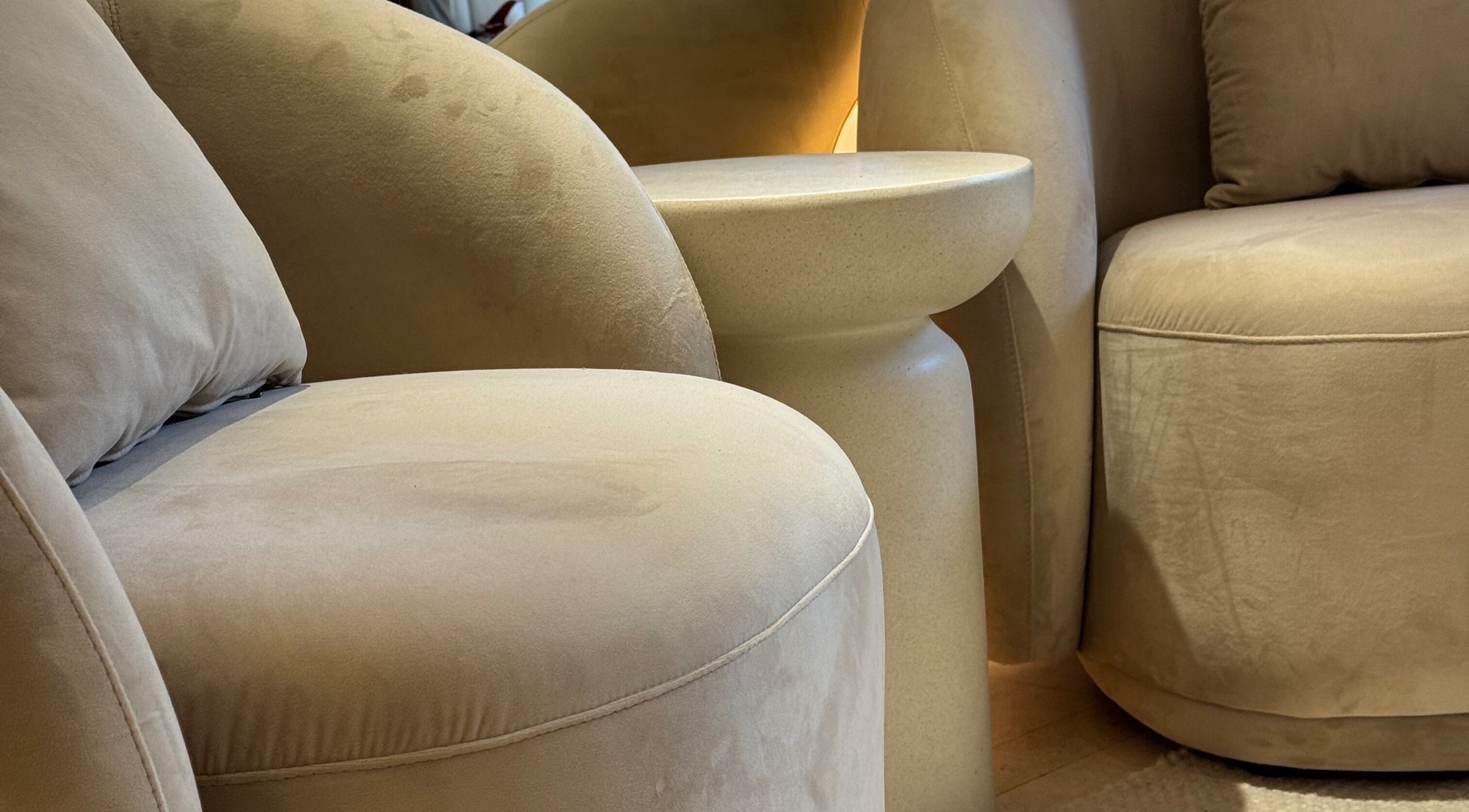 Udobni bež naslonjači u La Pia's Beauty, Zagreb, Grad Zagreb, HR pružaju opuštajuću atmosferu.