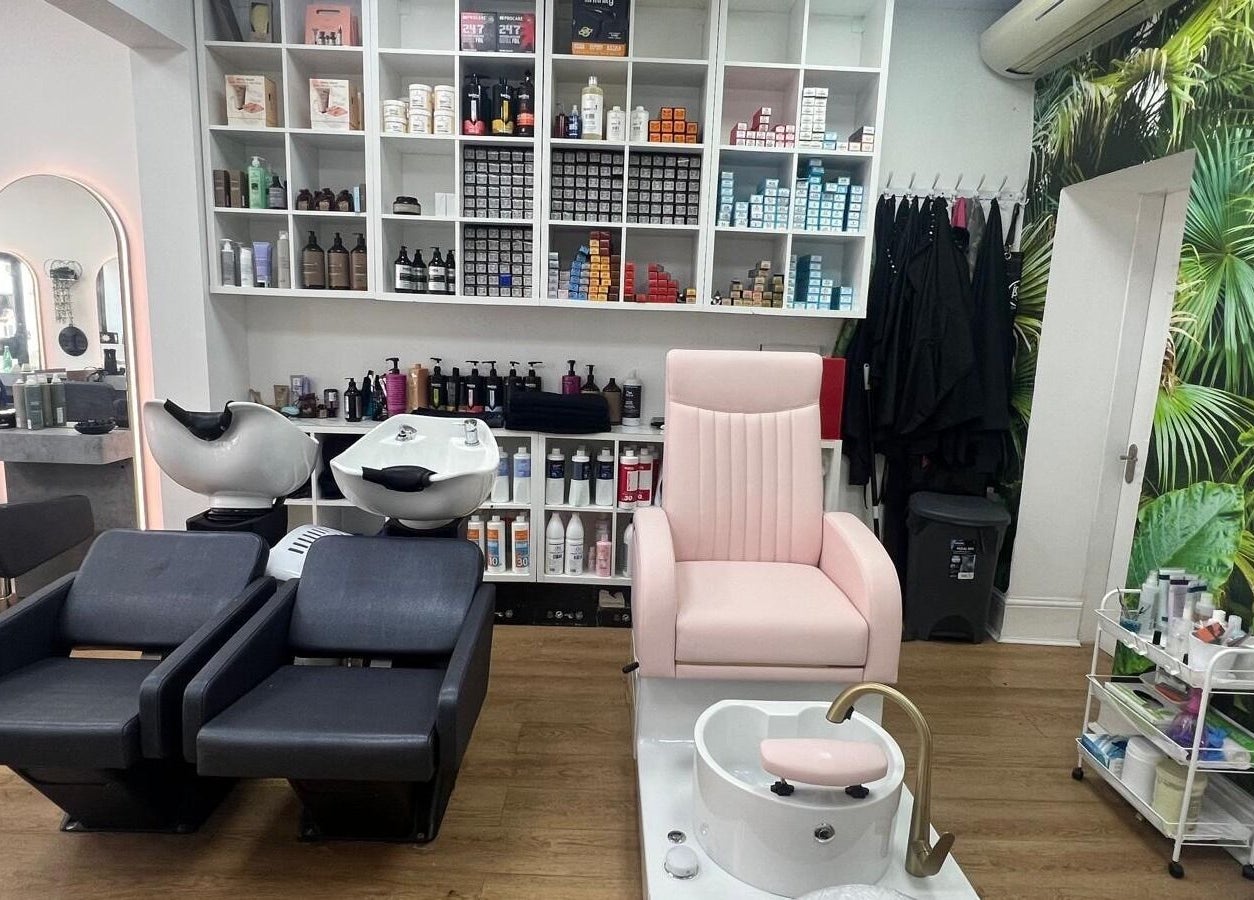 Estezone salon in Tonbridge, England GB, featuring chic chairs and a relaxing atmosphere for beauty and wellness.