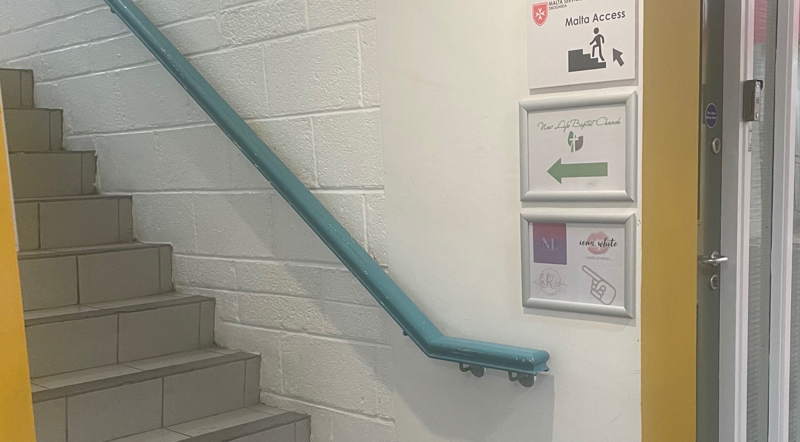 Entrance stairs with directional sign to Nanolash by Hannah 🎀 in Drogheda, County Louth, IE.
