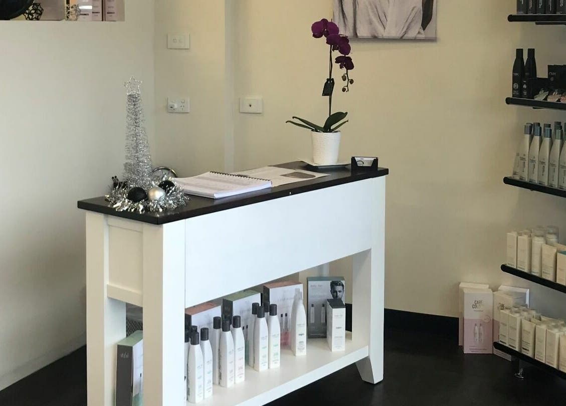 Reception area at Teazed in Scottsdale, Tasmania, AU, featuring products and decorations on a sleek desk.