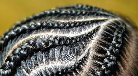 Trenzas de cabello elaboradas en Valery Art Beauty, Quebradillas, Quebradillas, PR, mostrando estilo único.