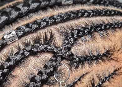Trenzas detalladas con adornos en Valery Art Beauty, Quebradillas, Quebradillas, PR.