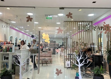 Vista de Look y arte Espacio Creativo en Buenos Aires, con decoración moderna y atención al cliente.