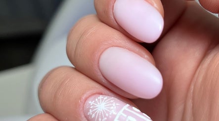 Cami_NailDesigner image 2