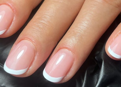 Unhas francesas elegantes em Camycirpan.Nailsstudio, Estoril, Lisboa, PT.