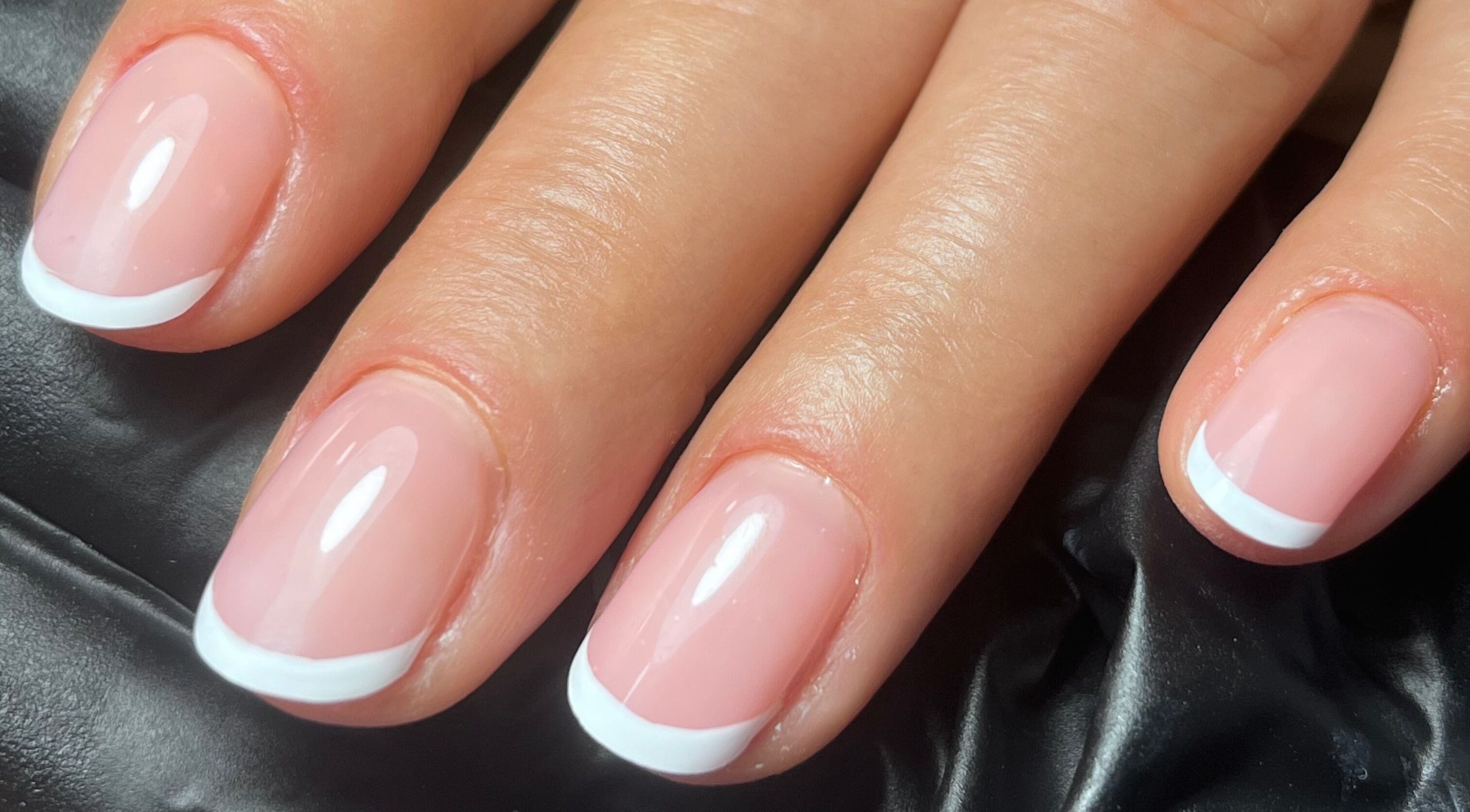 Unhas francesas elegantes em Camycirpan.Nailsstudio, Estoril, Lisboa, PT.