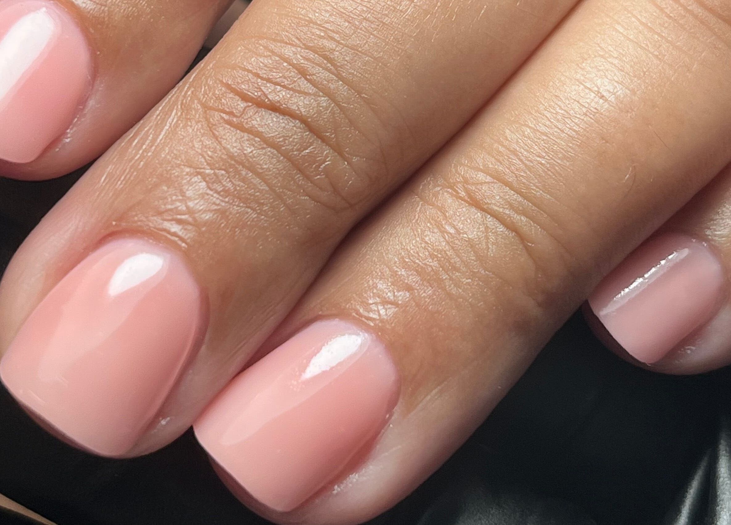 Unhas elegantes e bem cuidadas na Camycirpan.Nailsstudio em Estoril, Lisboa, PT.