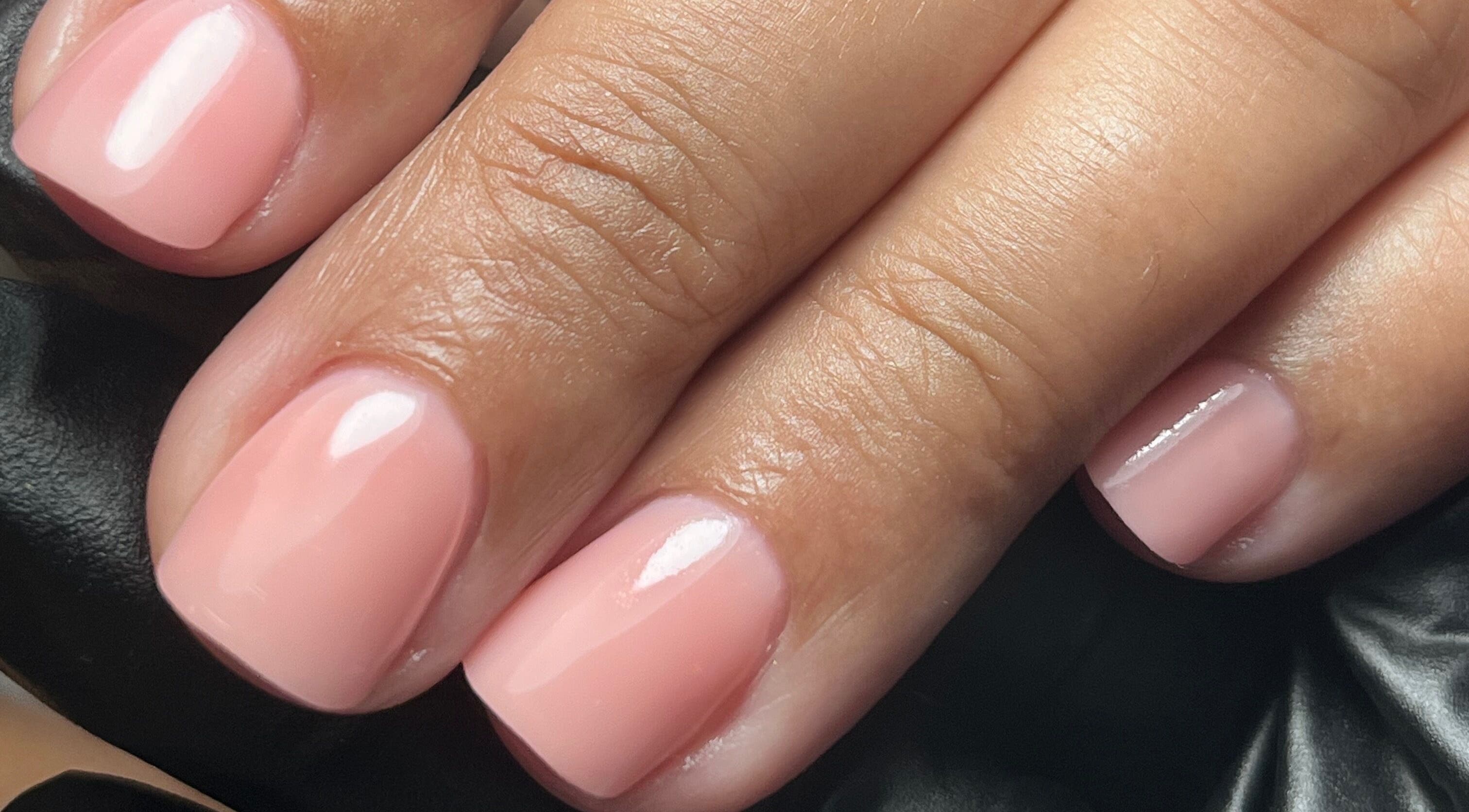 Unhas elegantes e bem cuidadas na Camycirpan.Nailsstudio em Estoril, Lisboa, PT.