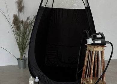 Spray tanning booth at Bronze and Glow by Elles, Crawley, England, GB. Ideal for a flawless tan.
