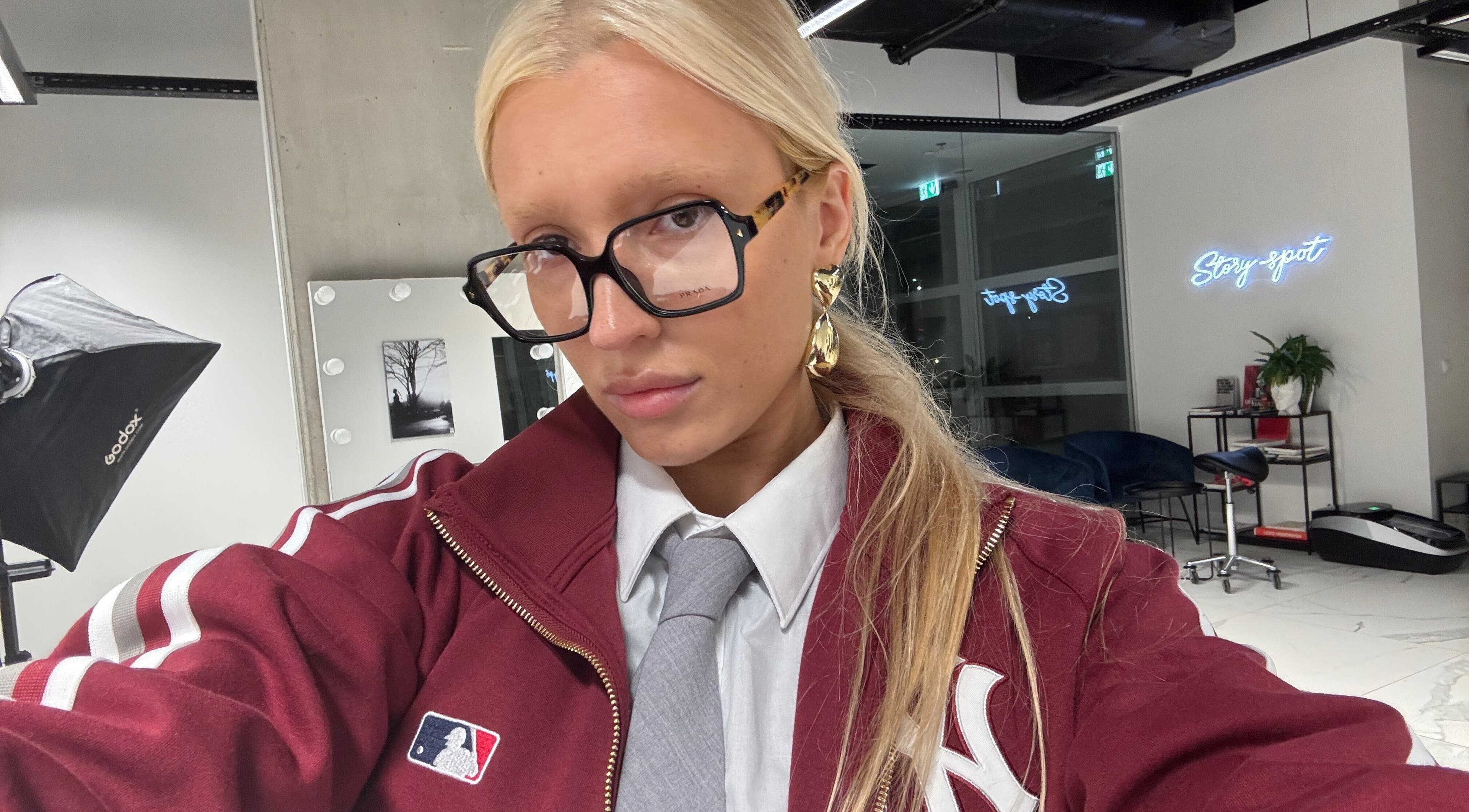 Trendy indoor space at Viktoria Sepp in Tallinn, Harju maakond, EE with modern decor and styling tools.