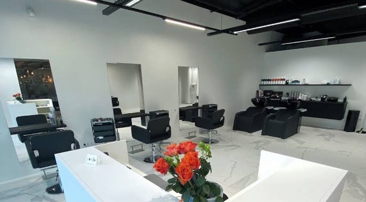 Modern salon at Viktoria Sepp in Tallinn, Harju maakond, EE with sleek chairs and elegant decor.