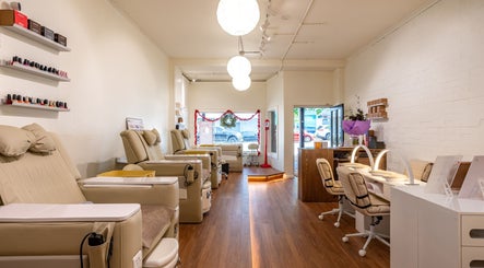 Vaness Salon, bilde 2