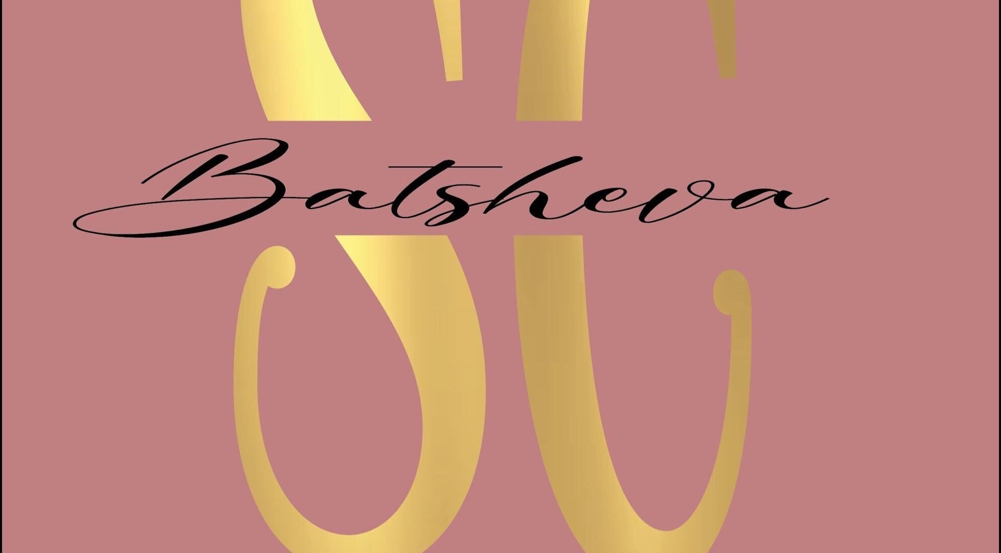 Logotipo elegante de Batsheva Second Chance en Miami, Florida, US, sobre fondo rosa con detalles dorados.