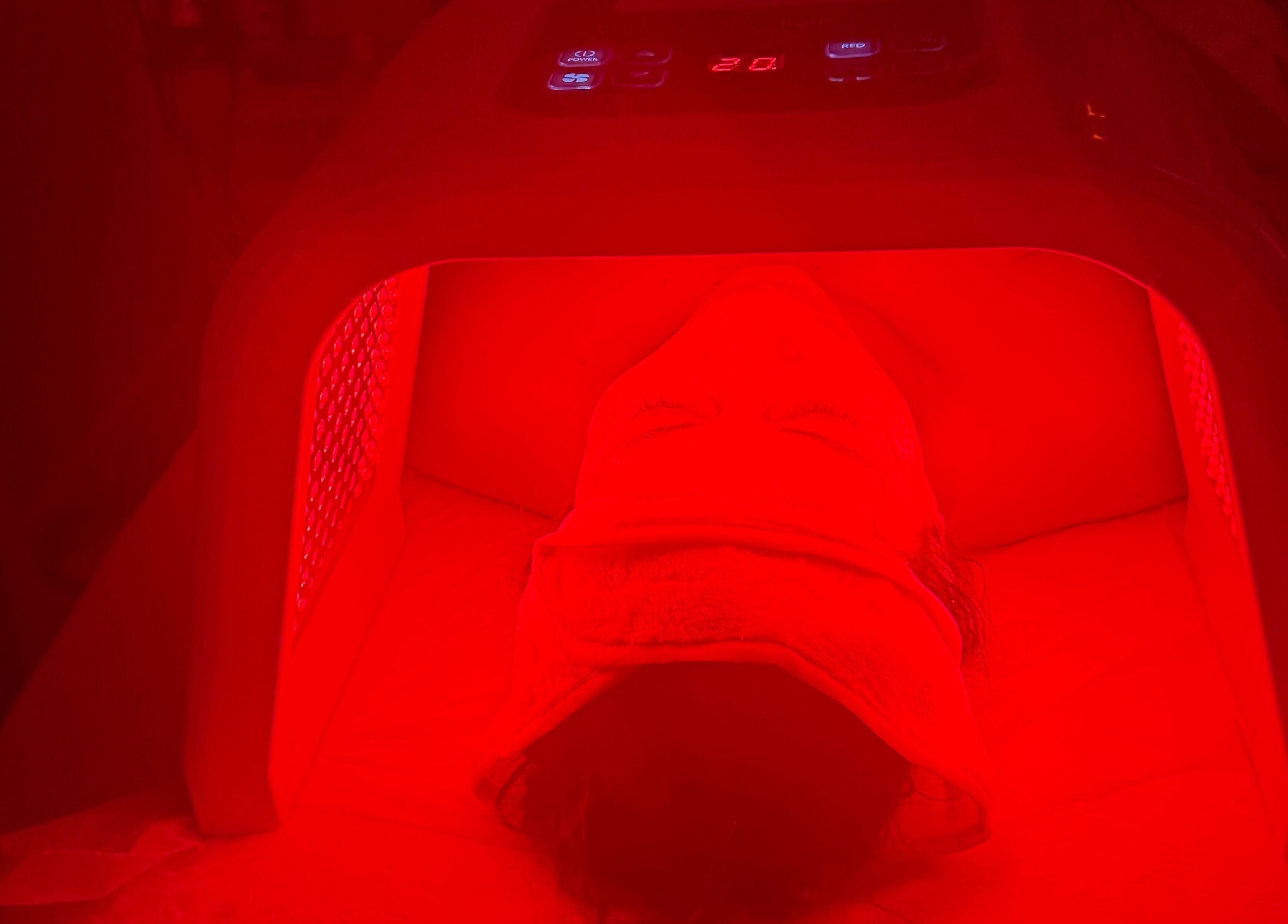 Terapia de luz roja en Batsheva Second Chance, Miami, Florida, US, para rejuvenecimiento facial.