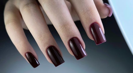 Elegancka stylizacja paznokci w NailRoom Stylizacja paznokci, Lisków, Województwo Wielkopolskie, PL.