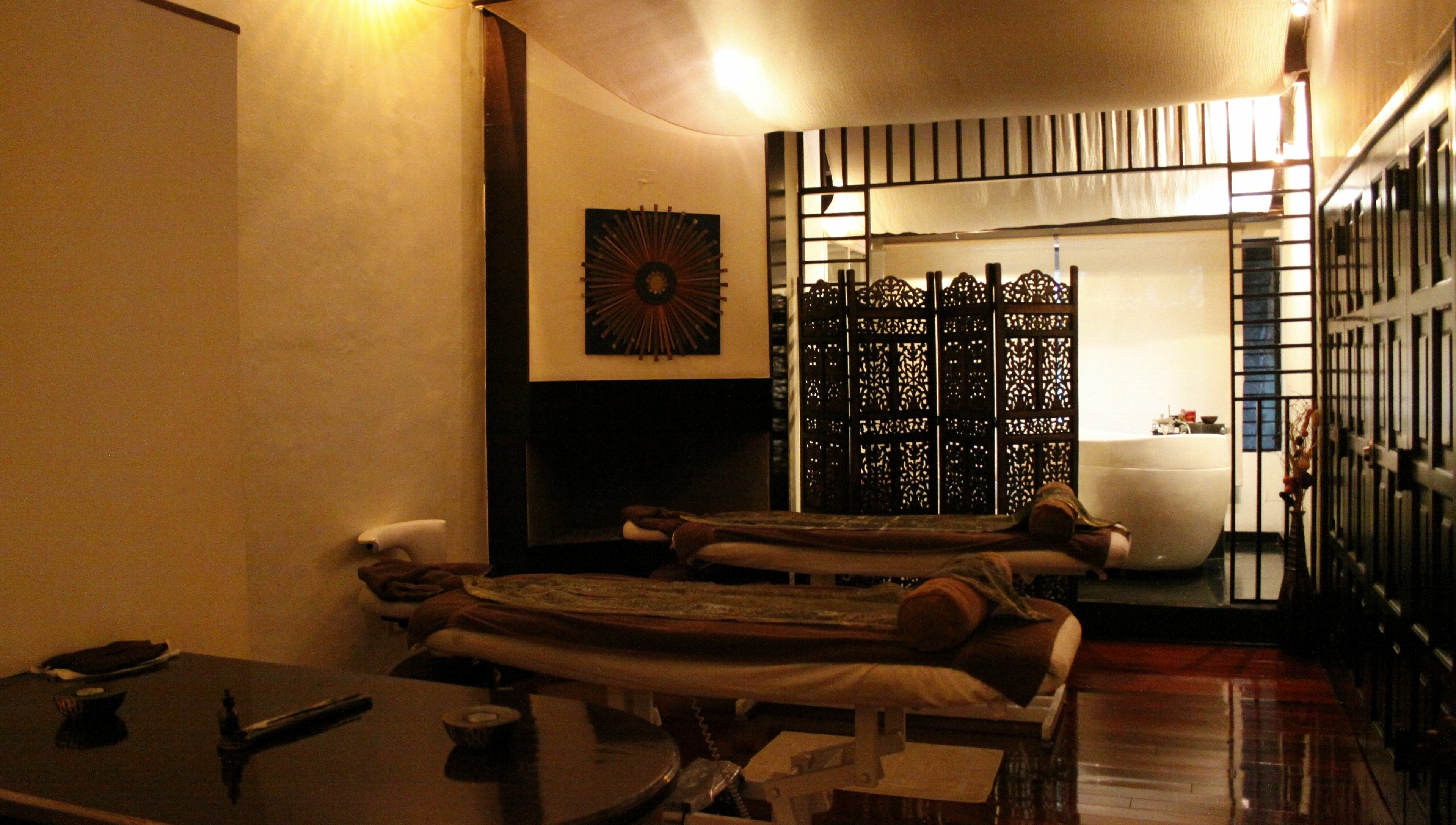 Sala de masajes en Thai Spa Soleil, Cuidad Antigua Guatemala, Sacatepéquez, GT con ambiente relajante.