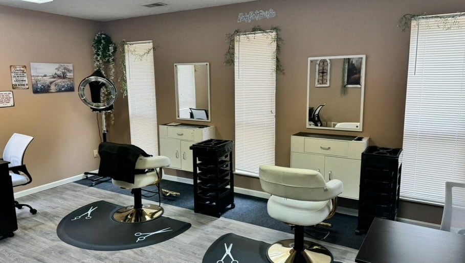 Hair By Brittany B at Lucky Girl Nails and Salon – obraz 1