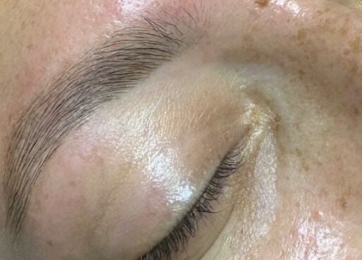 Expert eyebrow grooming at Bantai Beautybar located in Chang Wat Surat Thani, TH for perfect brows.
