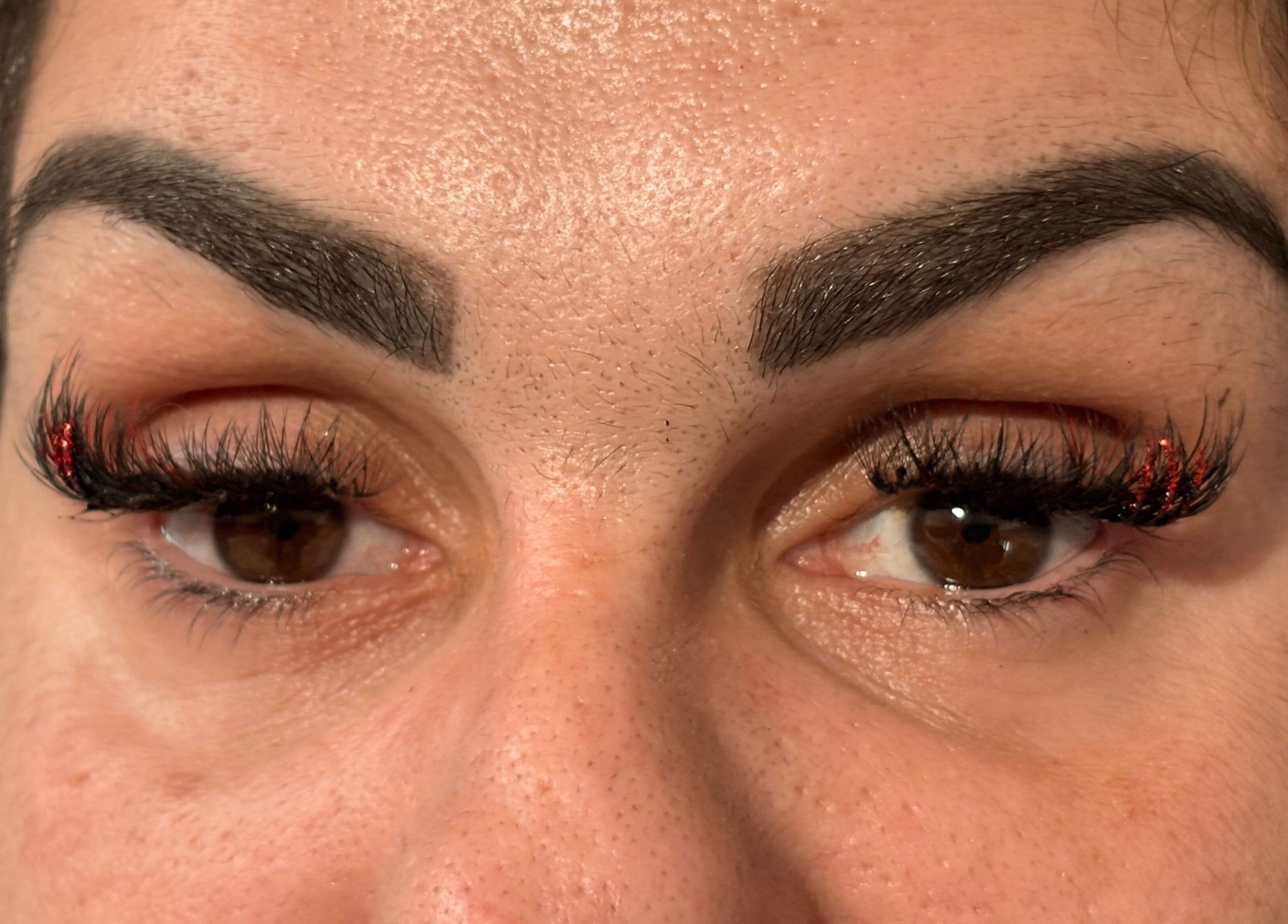 Extensions de cils artistiques chez Betileak, La rochette, Poitou Charente, FR, pour un regard glamour.