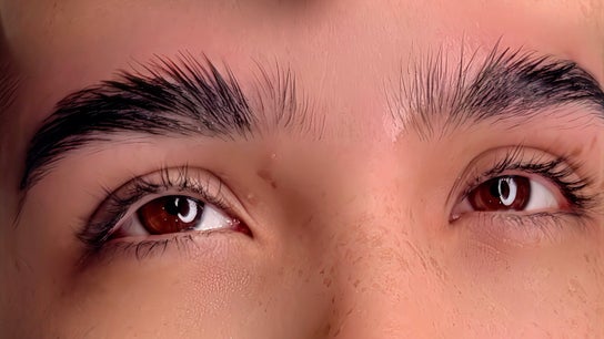 Cejas bien definidas en Antobeautyart Pocitos, Pocitos, Montevideo, UY. Experiencia de belleza profesional.